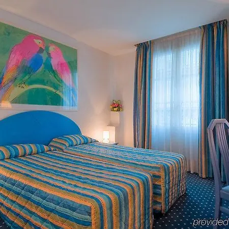 Croix De Malte Hotel 2*