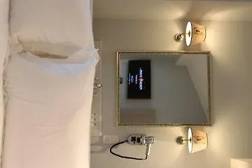 Hotel Croix De Malte Paris